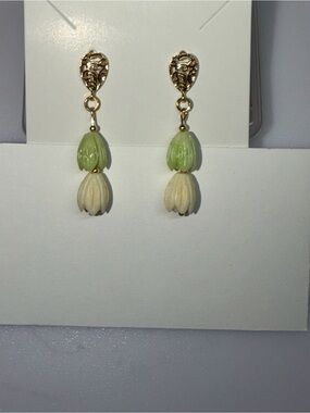 NWT Handmade in Hawaii, Hawaiian Pikake/Pakalana Earring.  3 Tier Dangle